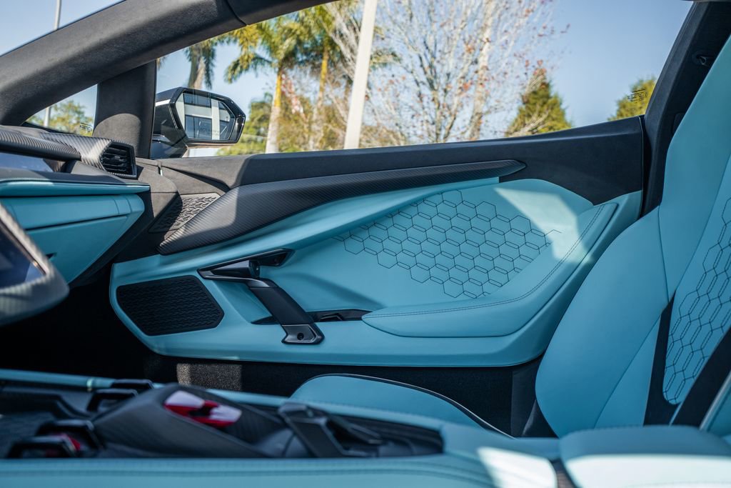 Used 2025 Lamborghini Revuelto image 33
