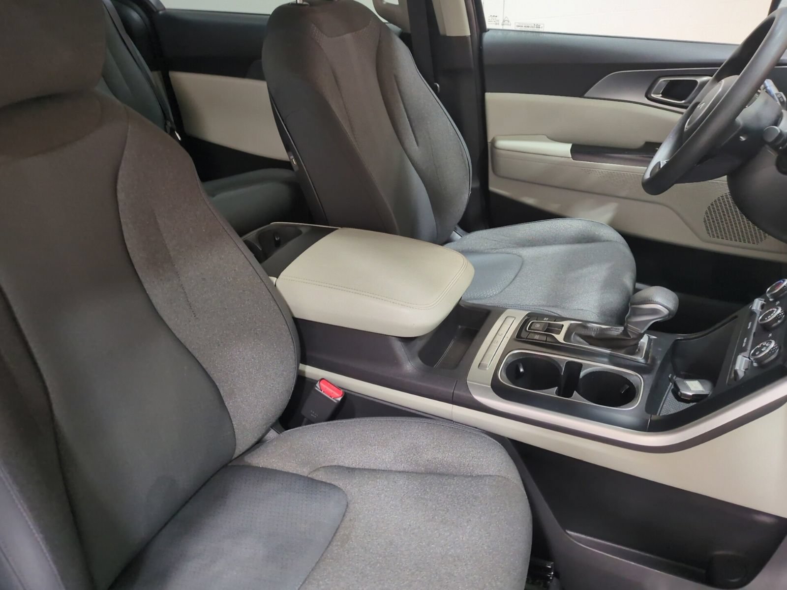 Certified 2024 Kia Carnival LX FWD image 10