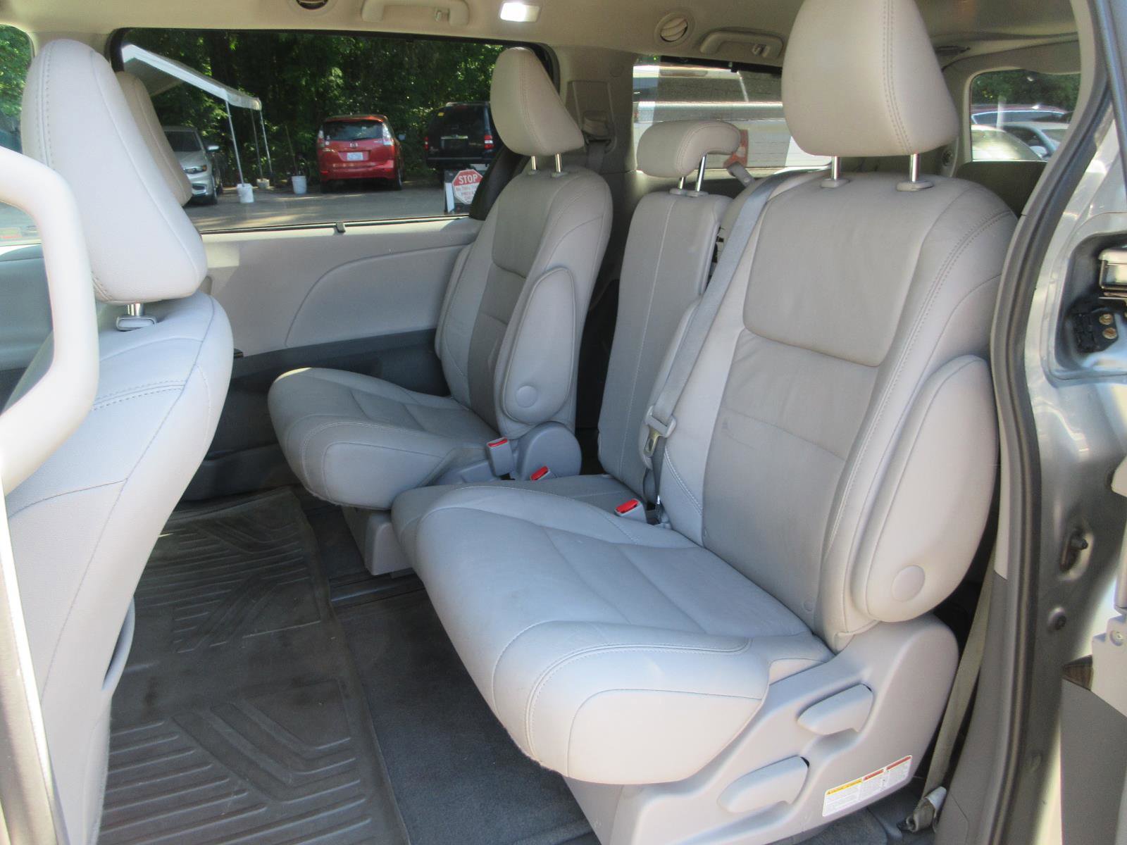 Used 2017 Toyota Sienna XLE FWD image 19