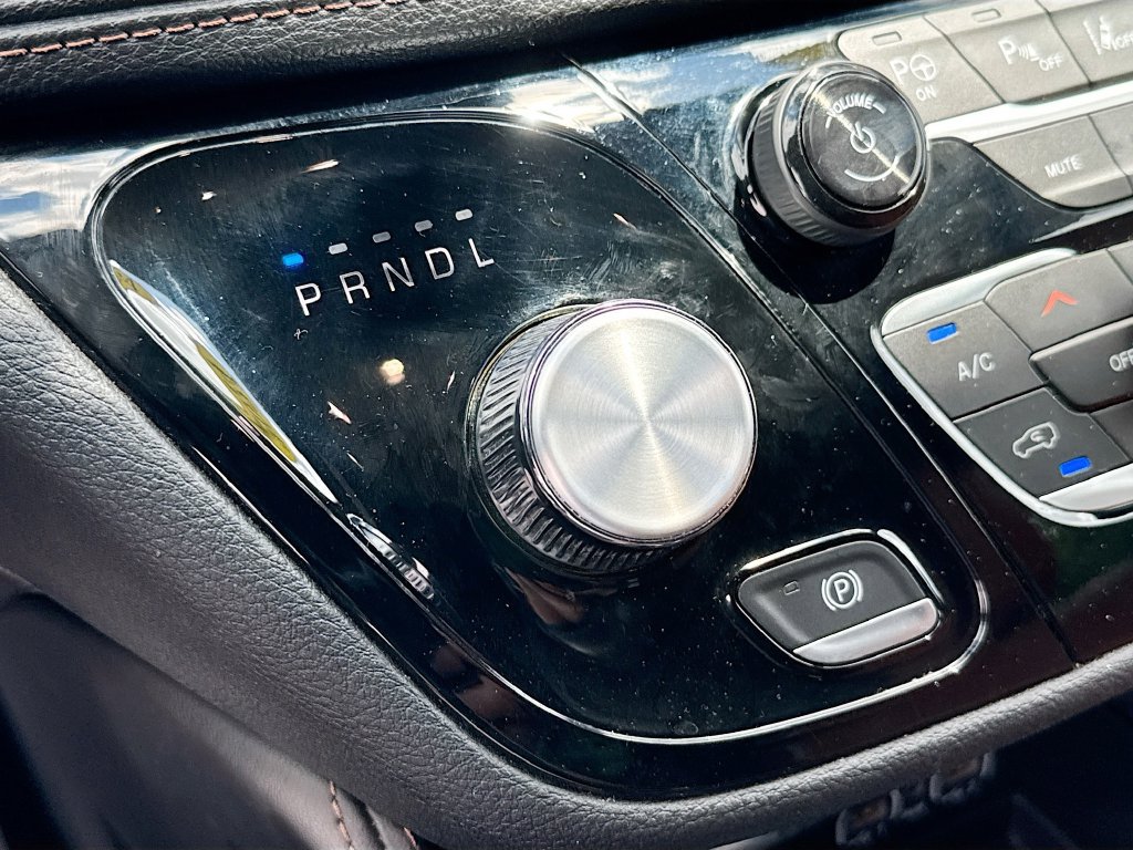 Used 2024 Chrysler Pacifica Pinnacle FWD image 19