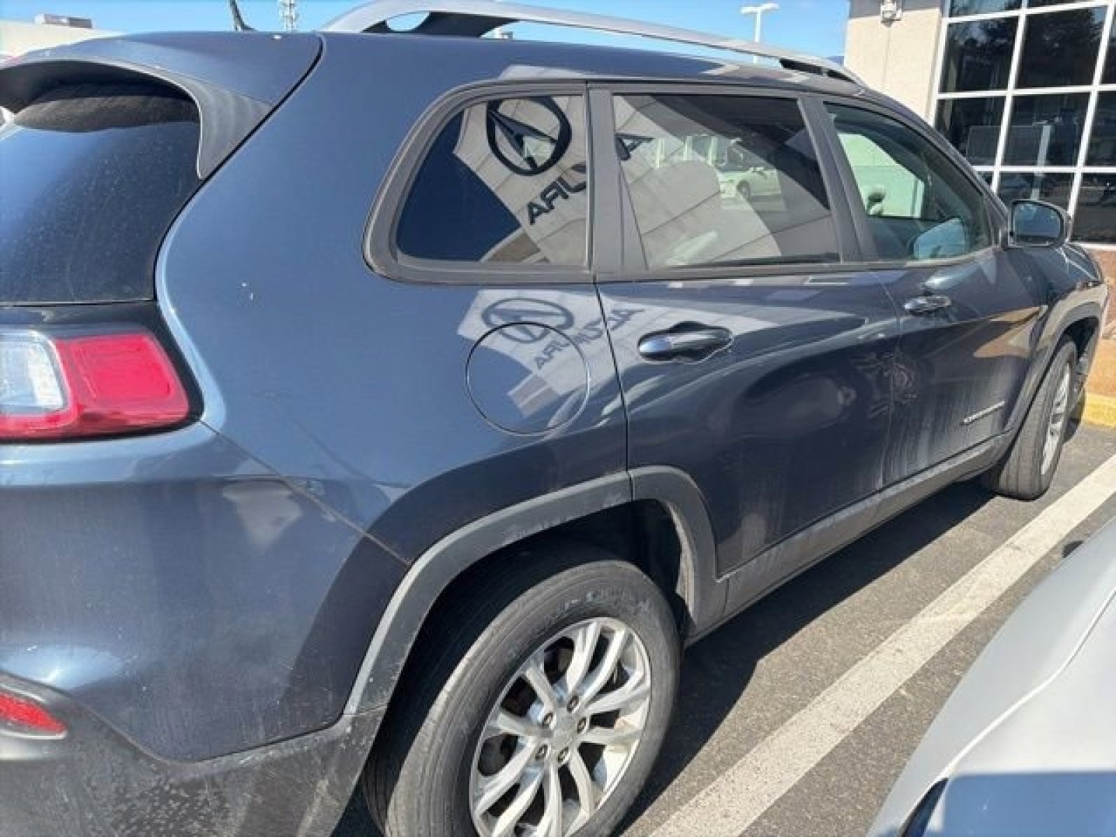 Used 2021 Jeep Cherokee Latitude w/ Mopar Interior Package image 8