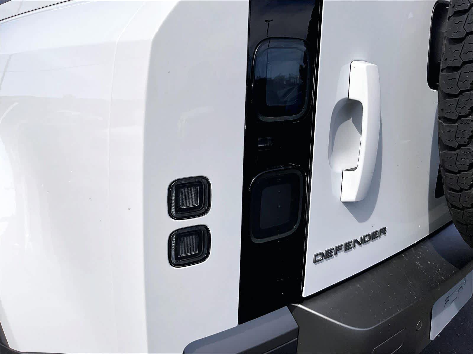 New 2026 Land Rover Defender 110 S AWD/4WD image 25