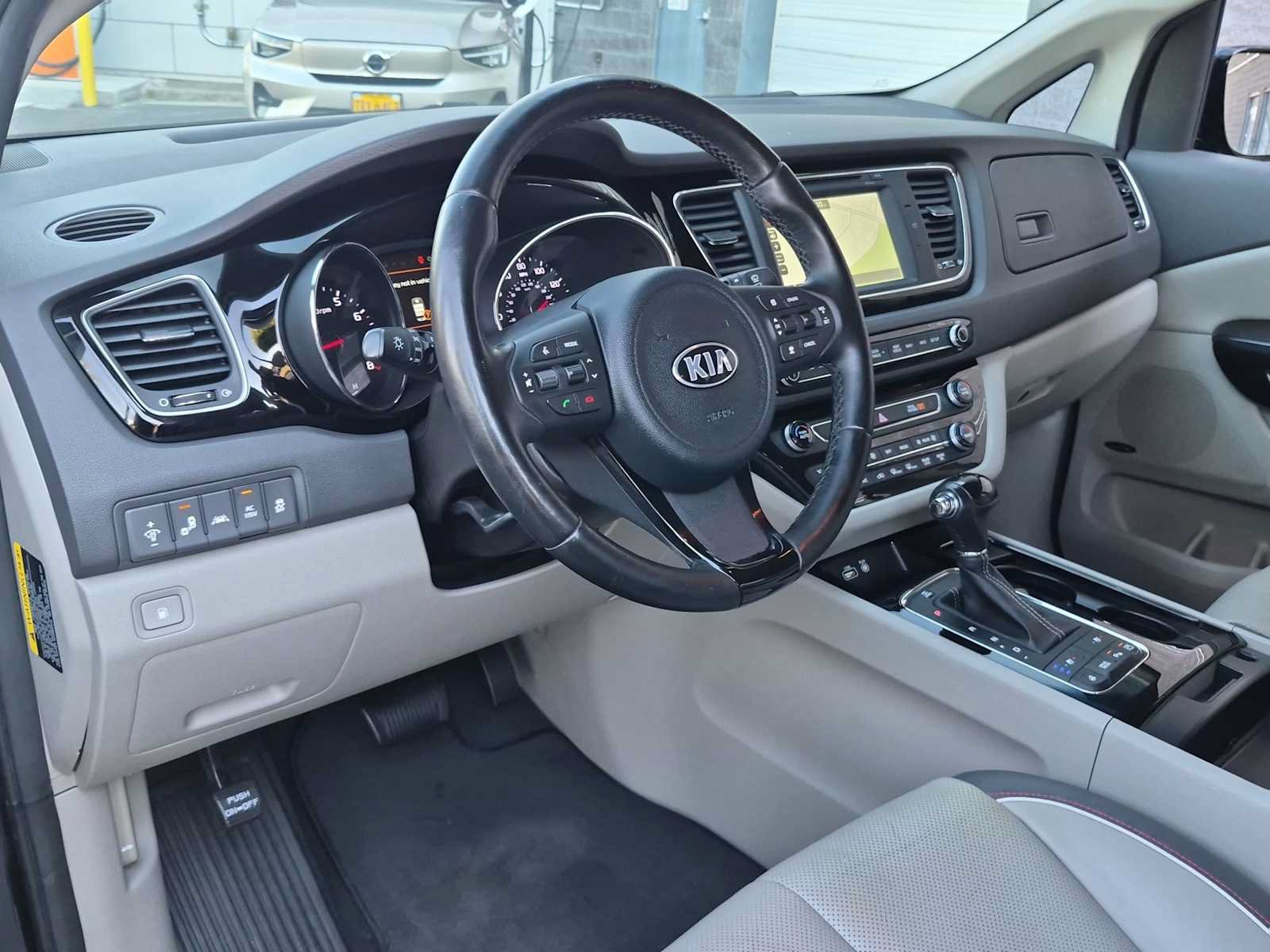Used 2016 Kia Sedona SX FWD image 10
