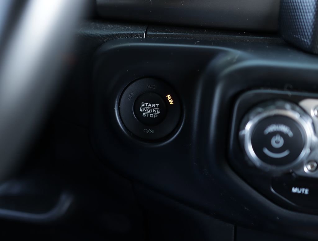 Used 2019 Jeep Wrangler Sport AWD/4WD image 19