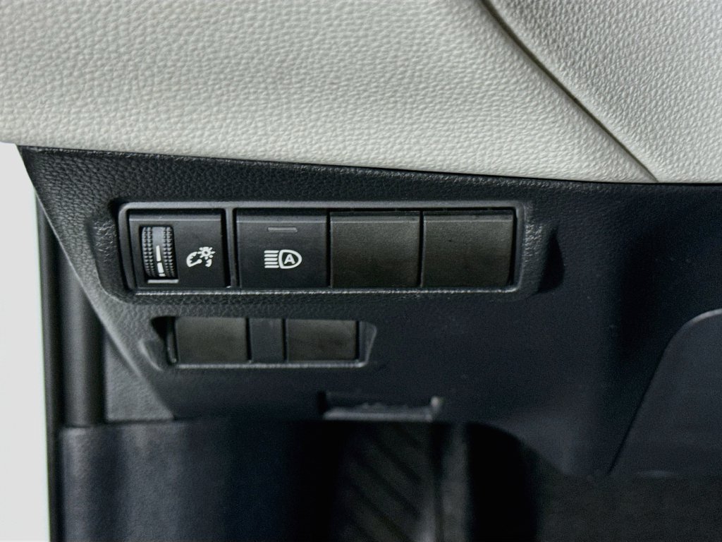 Certified 2022 Toyota Corolla Cross LE w/ Moonroof Package AWD/4WD image 20