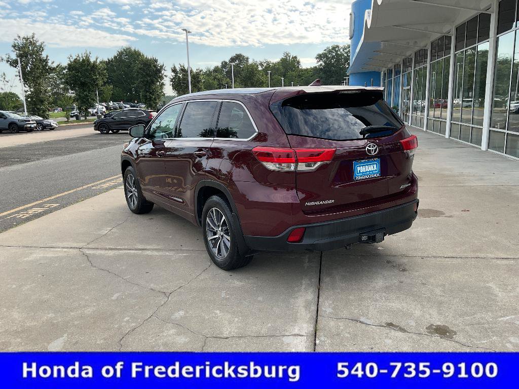 Used 2017 Toyota Highlander XLE AWD/4WD image 3