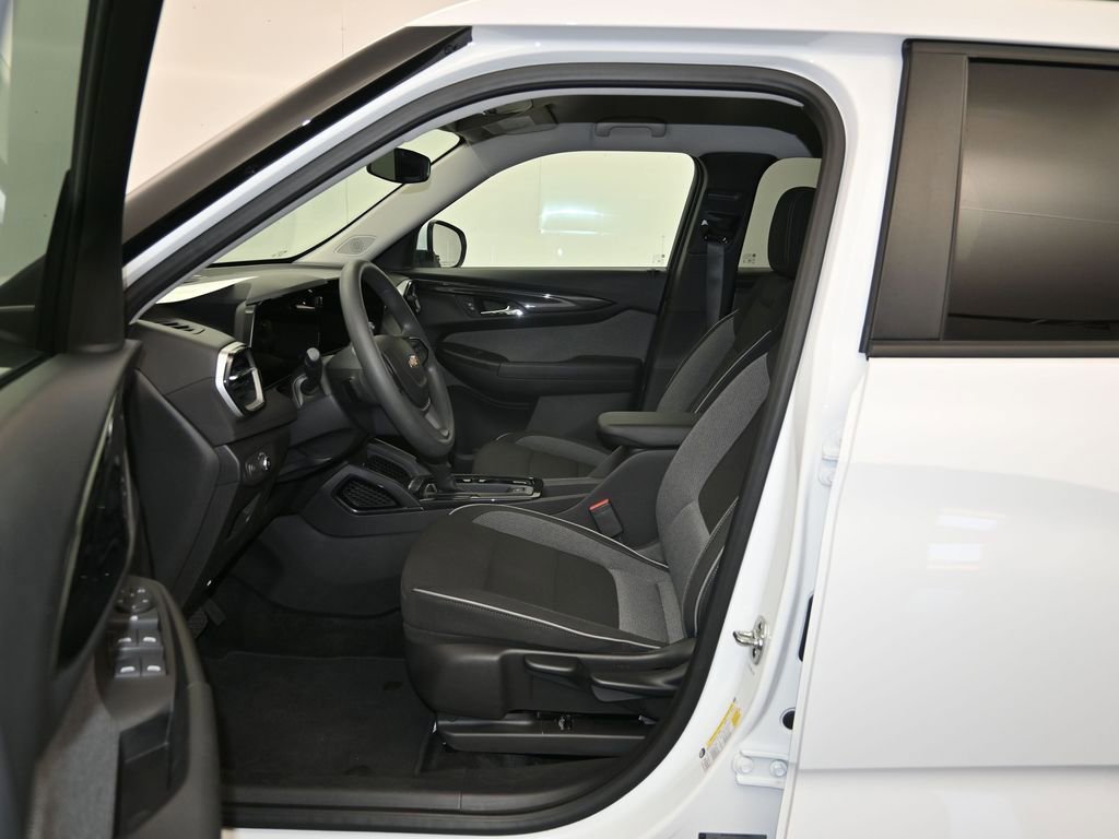 Used 2025 Chevrolet TrailBlazer LT FWD image 19