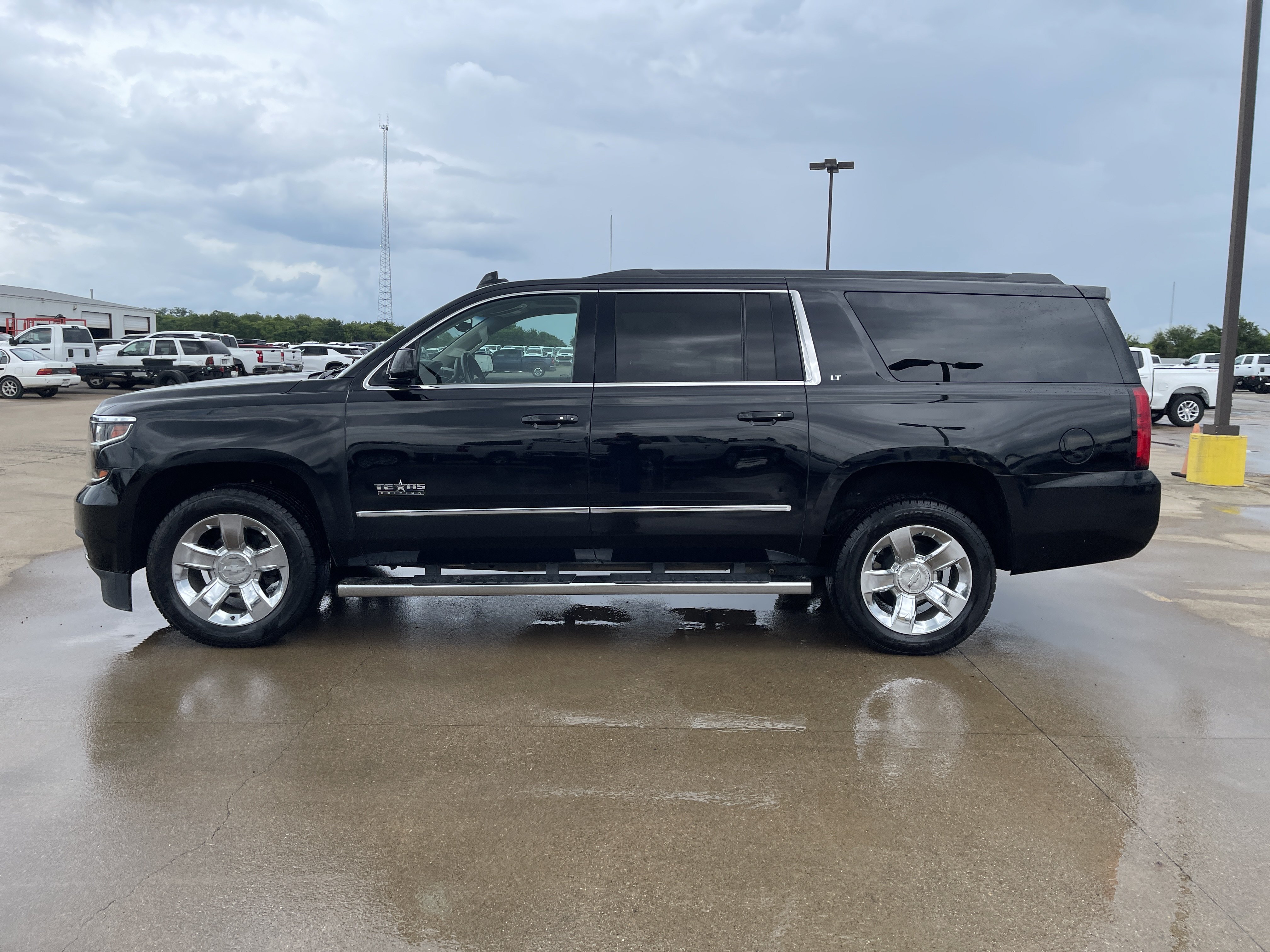 Used 2019 Chevrolet Suburban LT w/ LT Signature Package RWD image 7