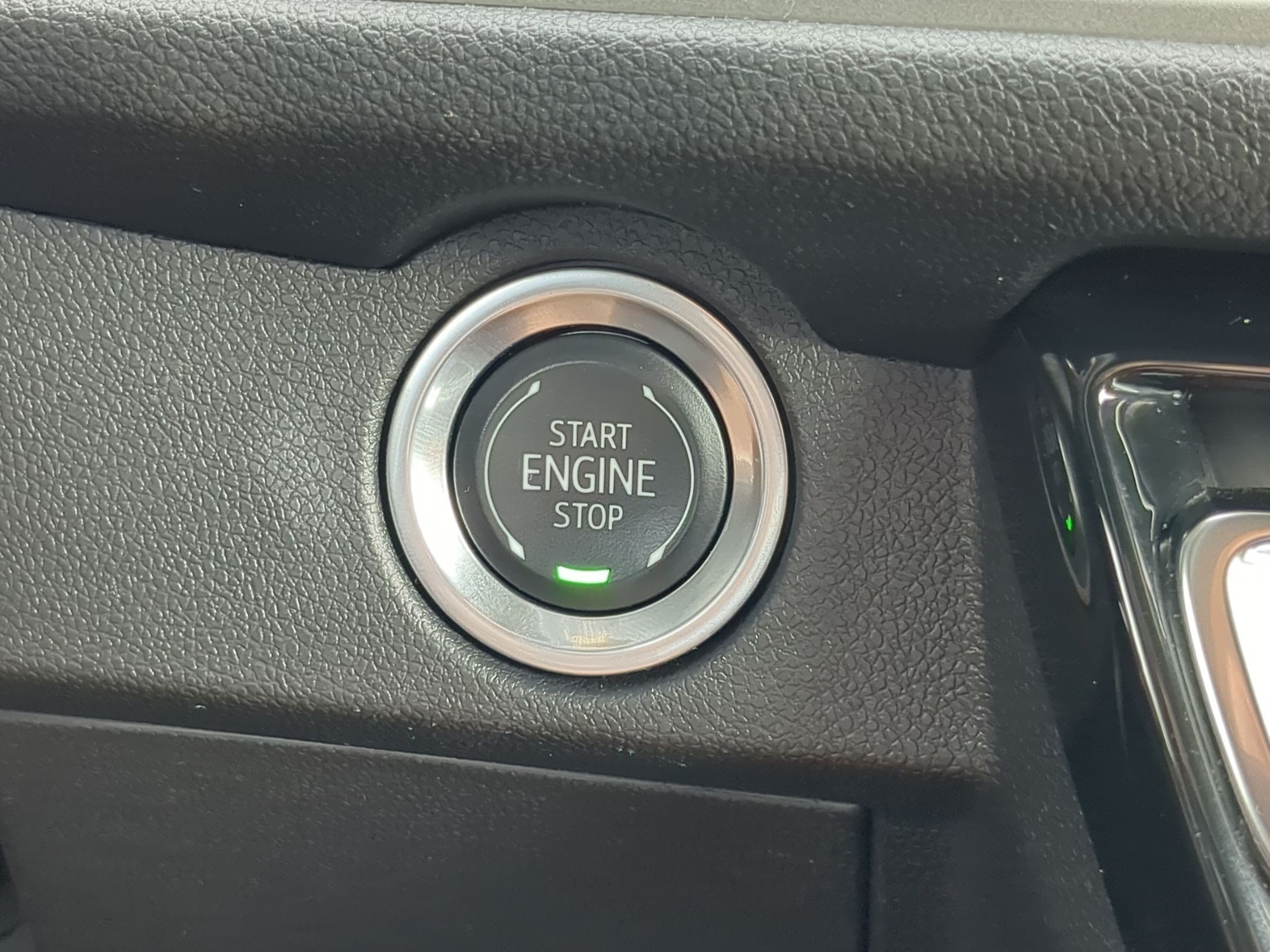 Used 2024 Chevrolet Traverse LT w/ Trailering Package FWD image 18