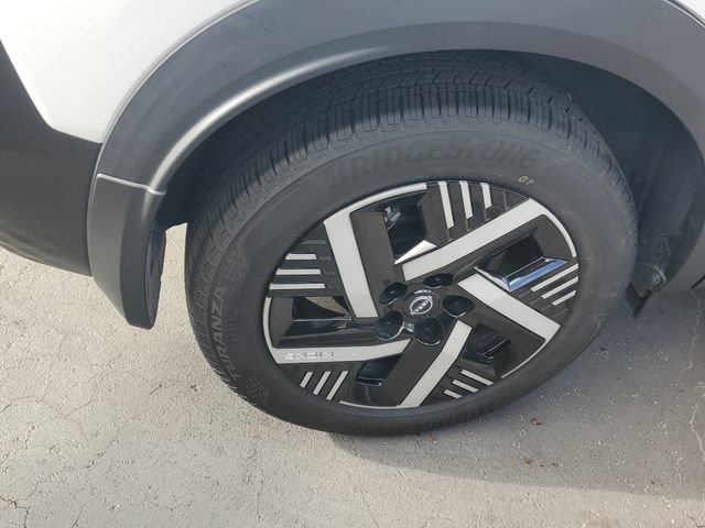 Used 2025 Nissan Kicks SV w/ SV Premium Package FWD image 5