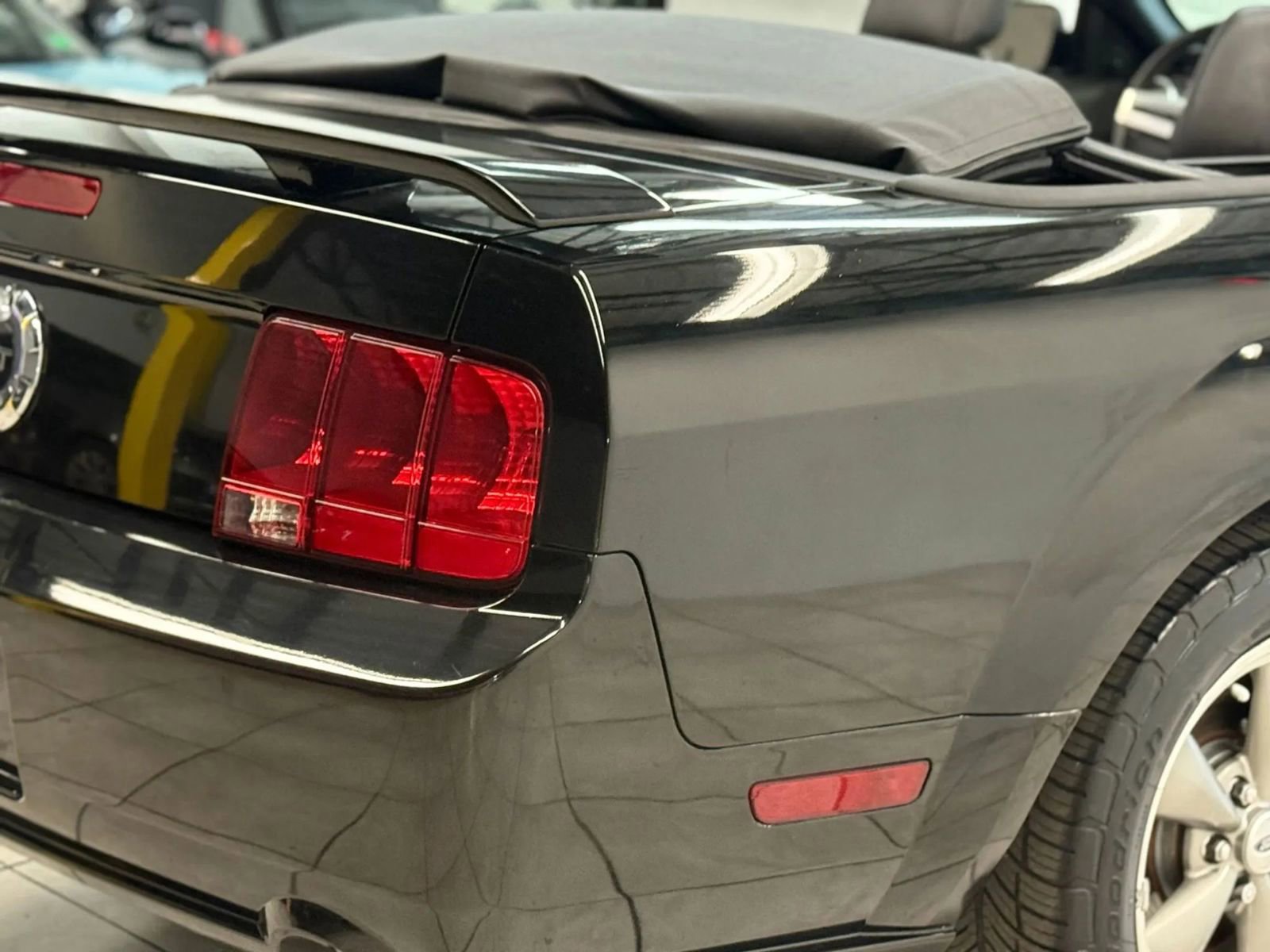 Used 2005 Ford Mustang GT image 10