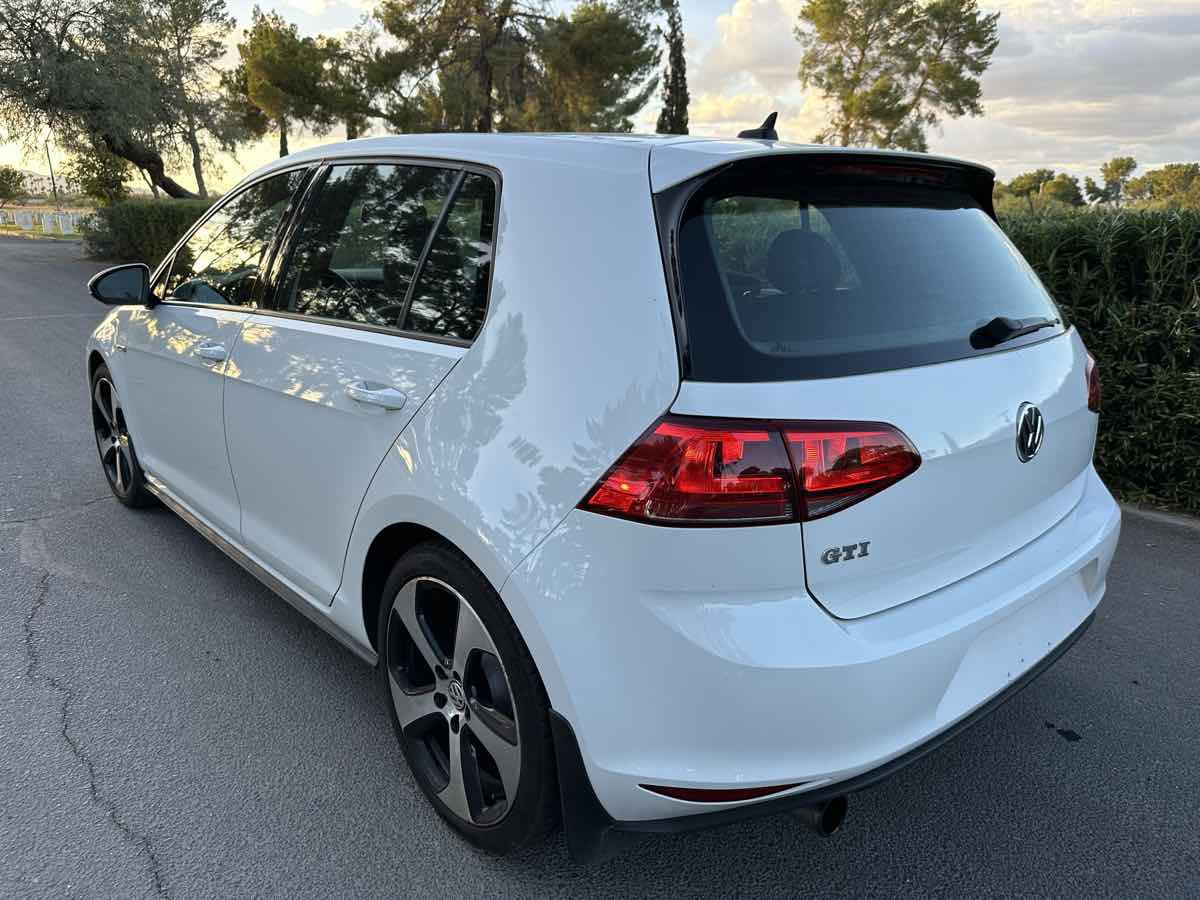 Used 2016 Volkswagen GTI SE w/ Lighting Package (SEL) FWD image 4