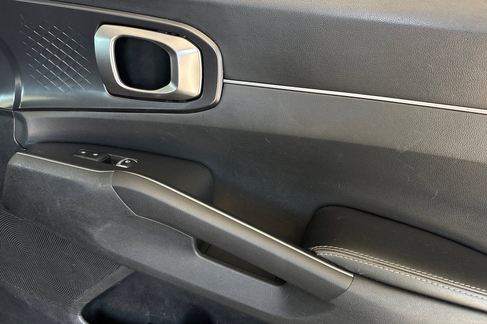 Used 2024 Kia Sorento S image 21