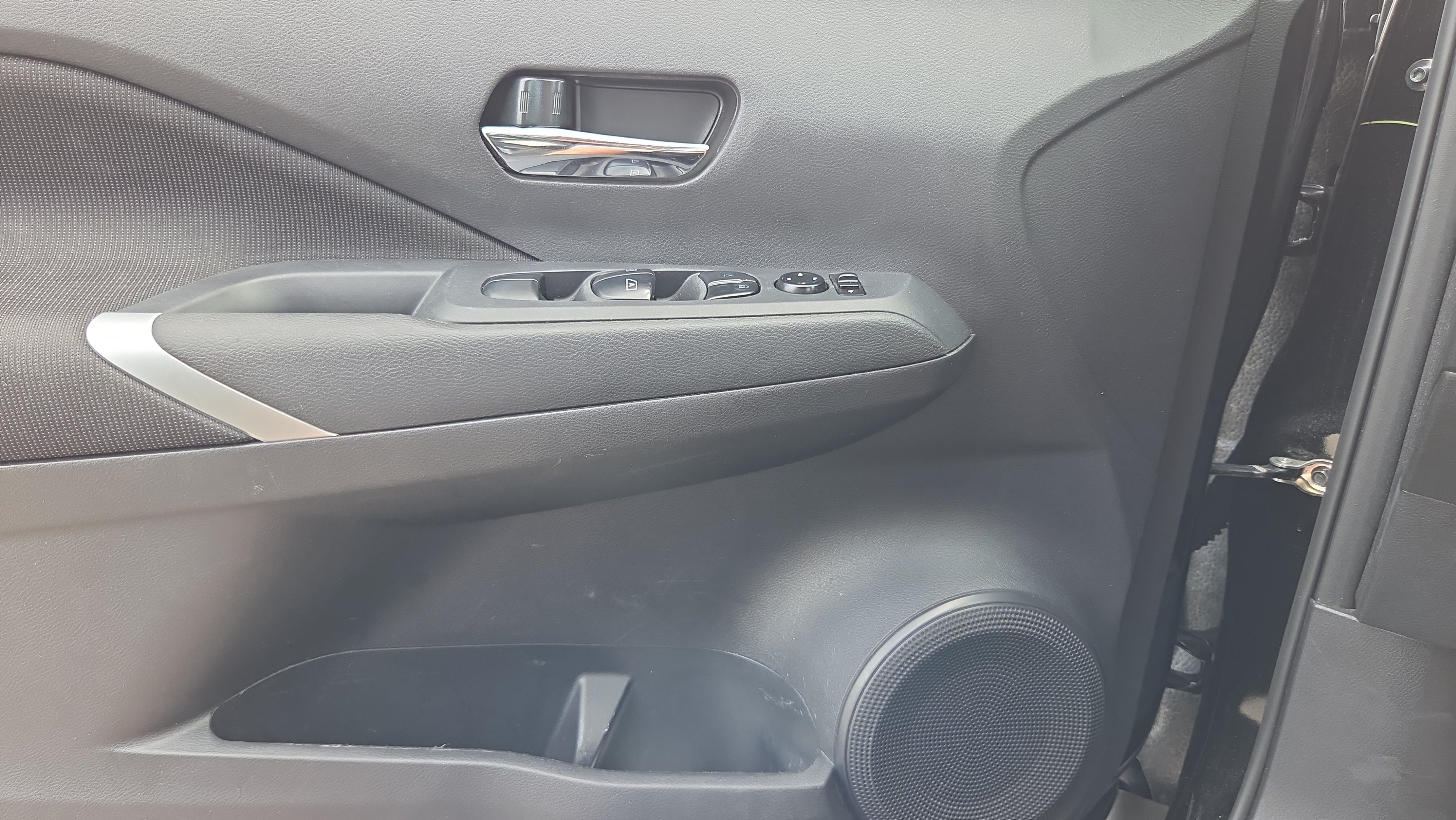 Used 2024 Nissan Kicks SV FWD image 26