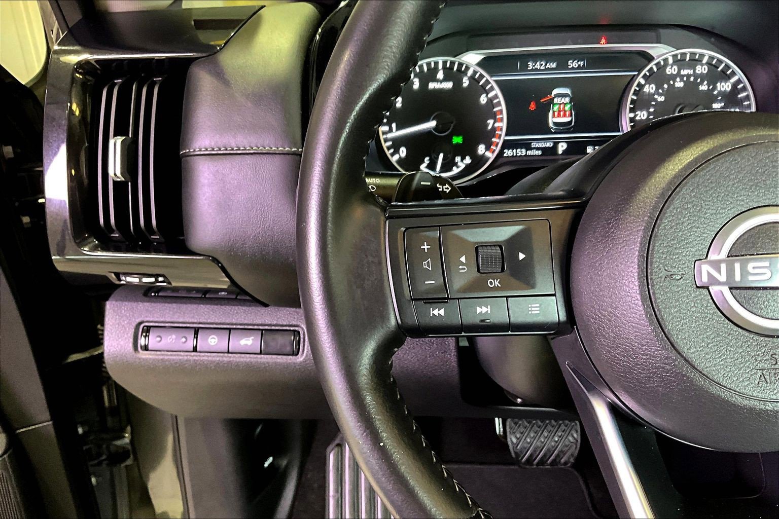Used 2025 Nissan Pathfinder SV FWD image 12