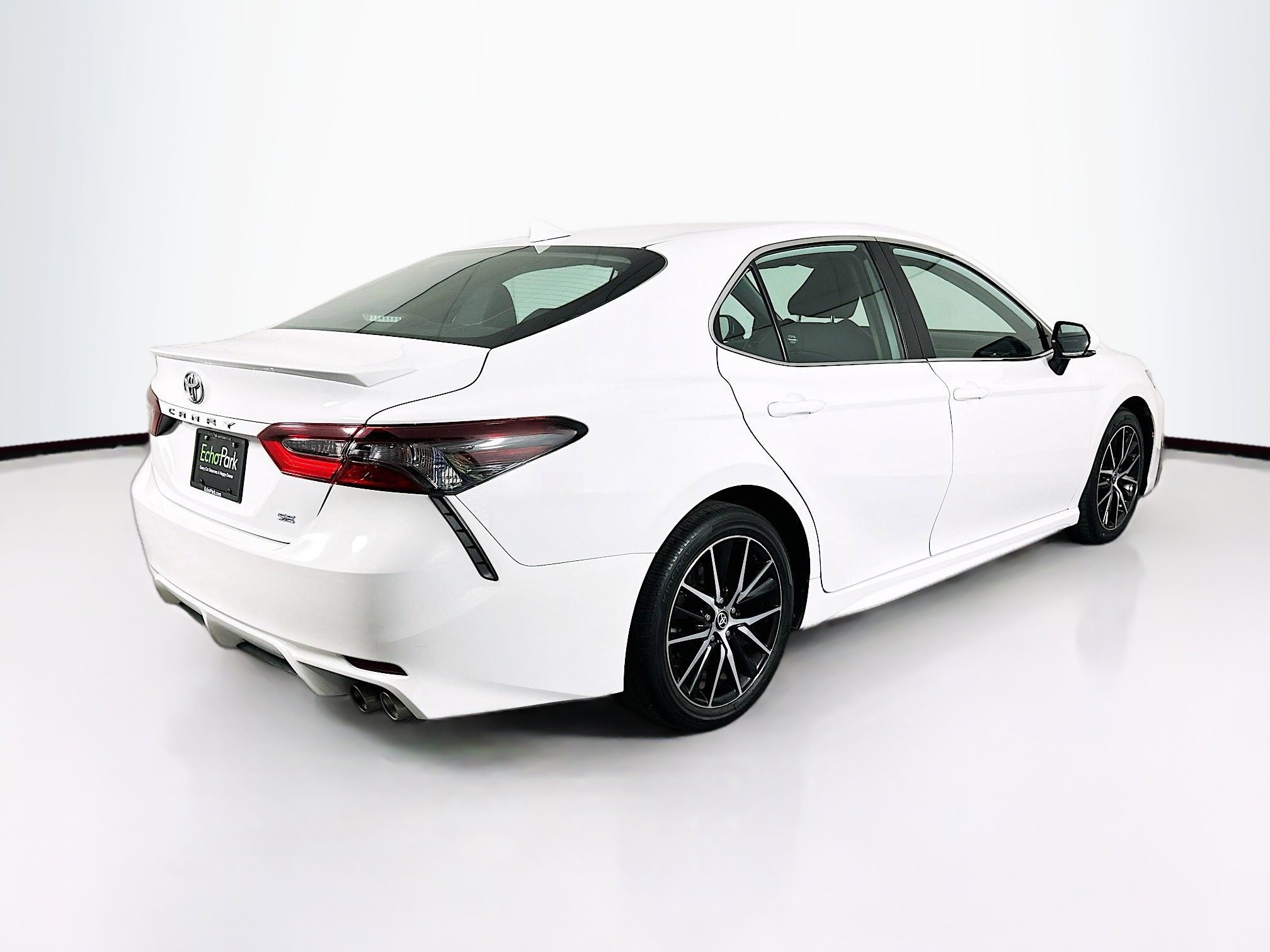 Used 2023 Toyota Camry SE FWD image 9