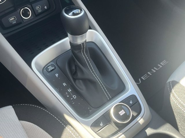New 2026 Hyundai Venue SEL FWD image 28