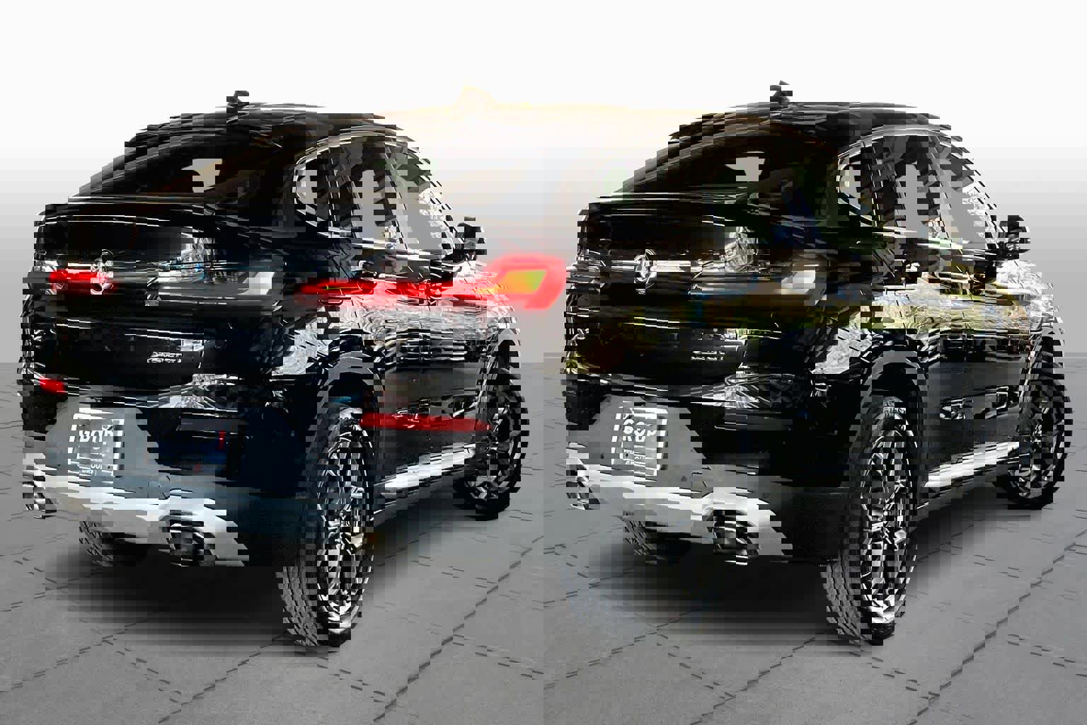 Certified 2025 BMW X4 xDrive30i image 12