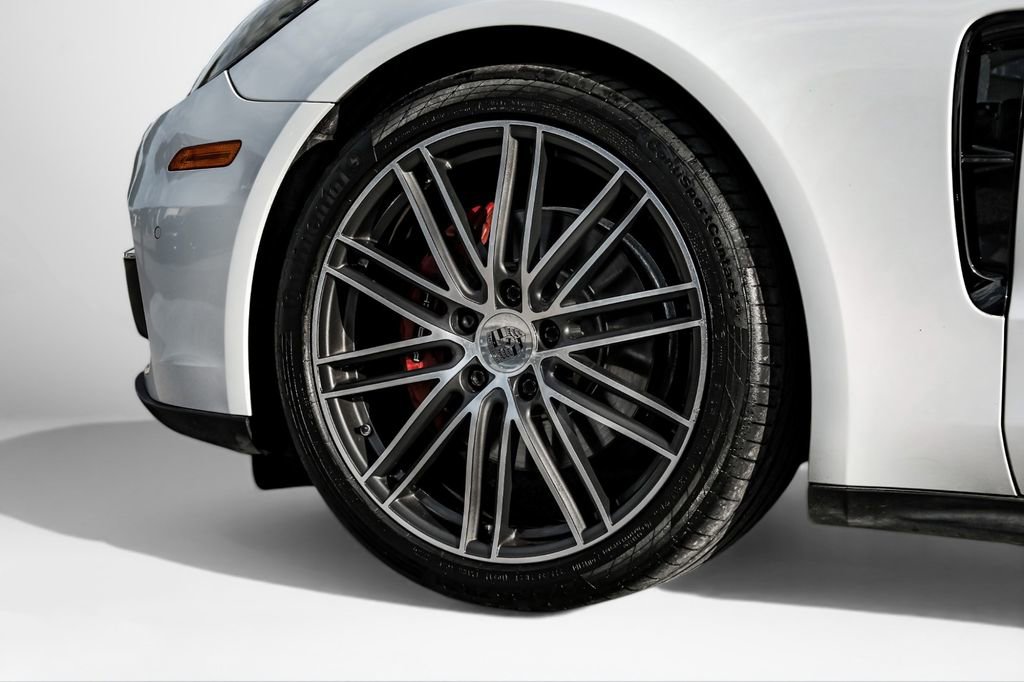 Used 2018 Porsche Panamera 4 AWD/4WD image 70
