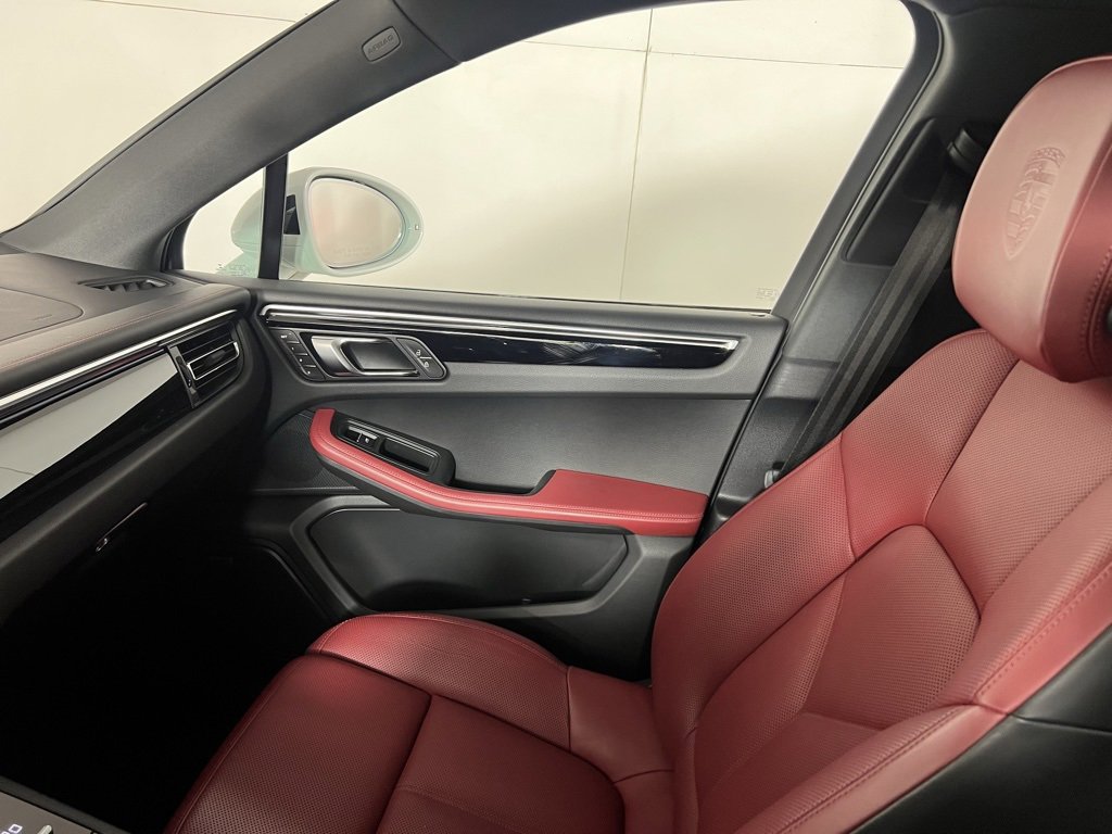 Certified 2023 Porsche Macan S image 33
