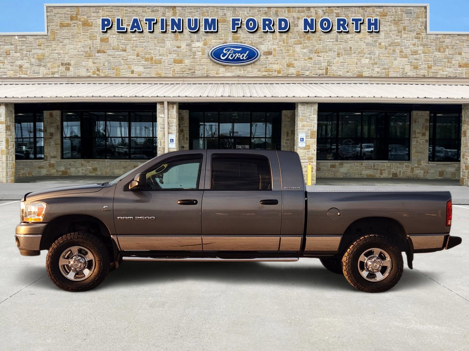 Used 2006 Dodge Ram 2500 Truck SLT image 3