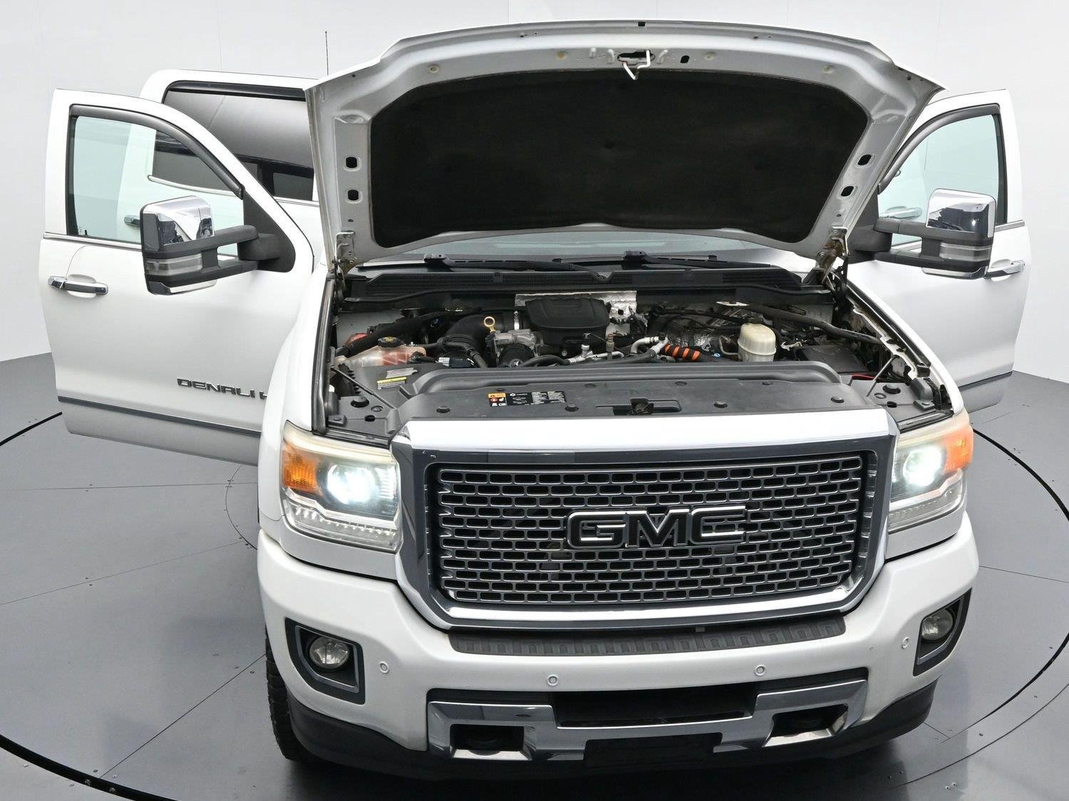 Used 2015 GMC Sierra 2500 Denali w/ Duramax Plus Package AWD/4WD image 42