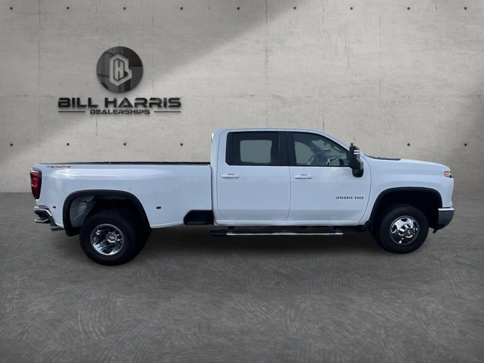 Used 2026 Chevrolet Silverado 3500 LT w/ All Star Edition AWD/4WD image 4