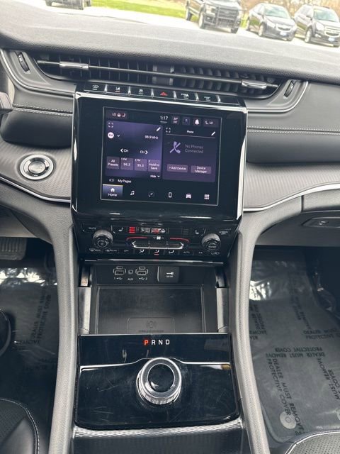 Used 2025 Jeep Grand Cherokee Altitude AWD/4WD image 24