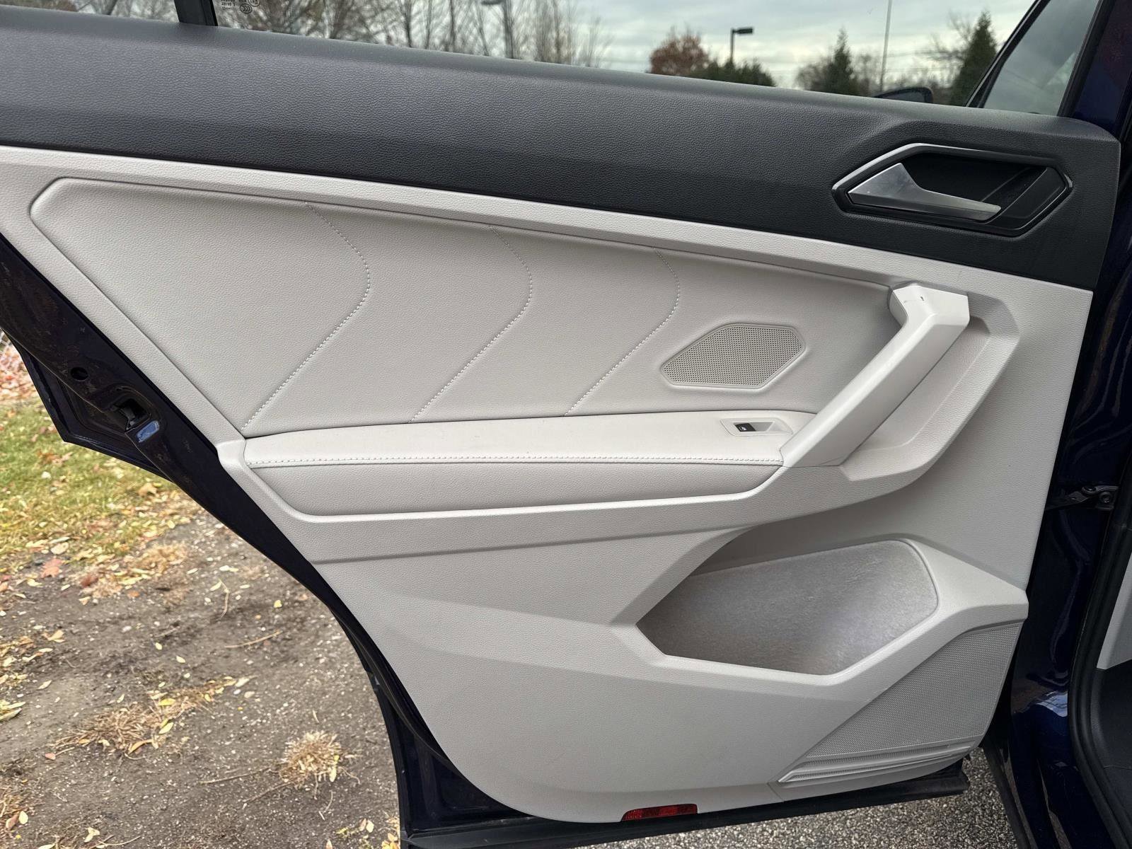 Certified 2022 Volkswagen Tiguan SE image 11