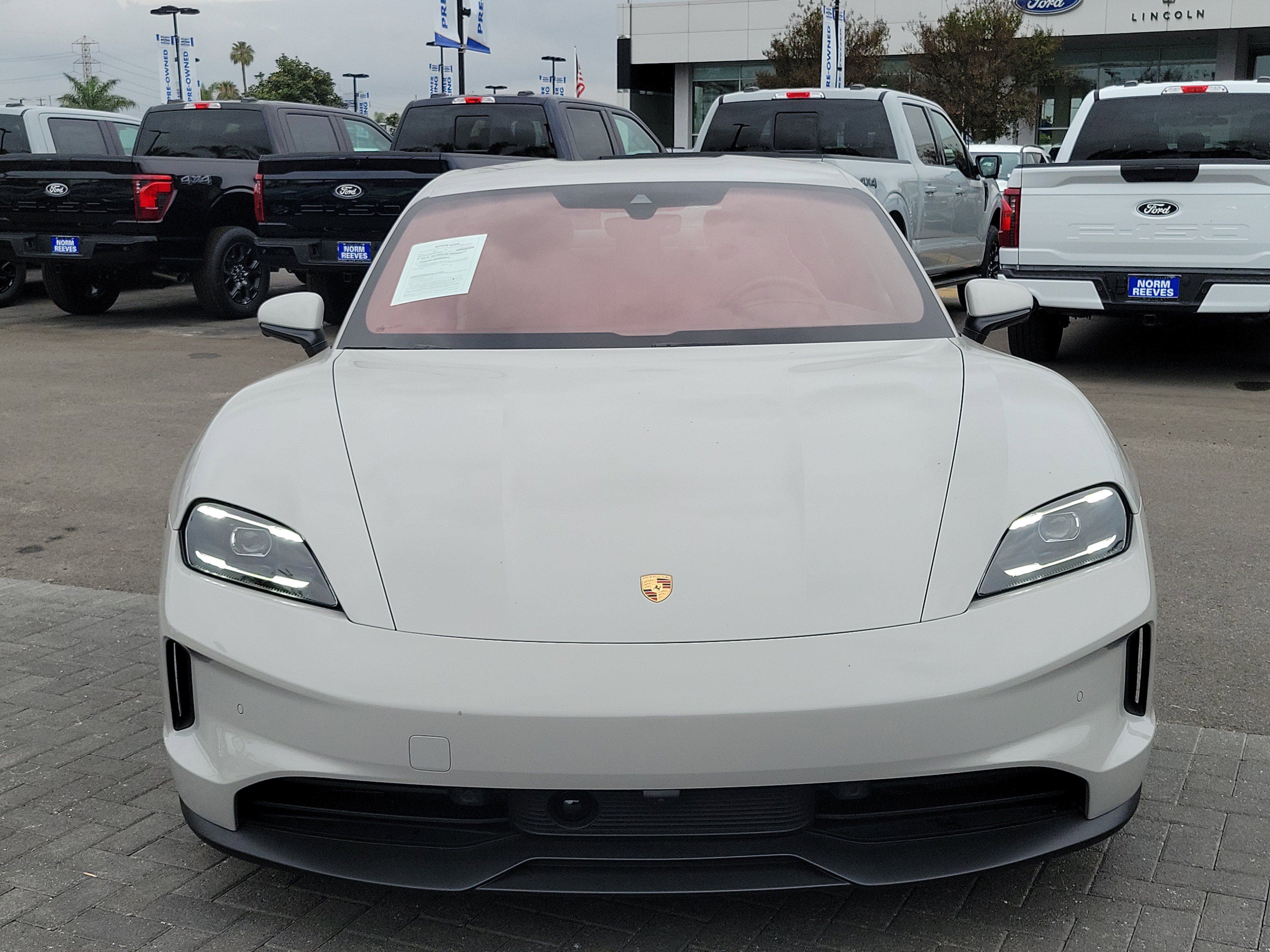 Used 2025 Porsche Taycan image 32