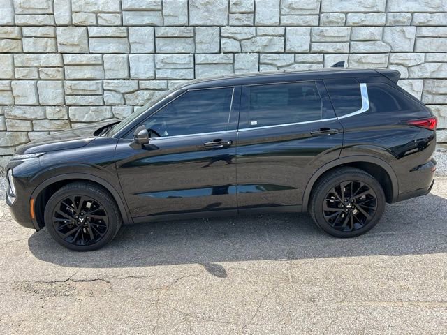 Used 2023 Mitsubishi Outlander SE Black Edition AWD/4WD image 3