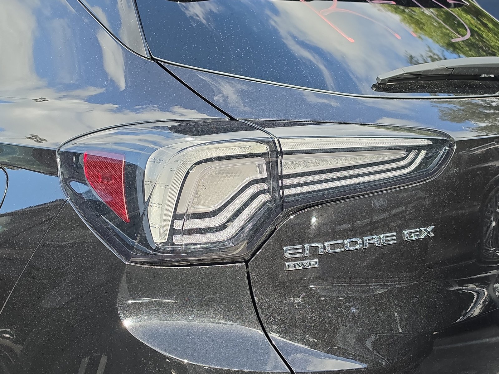Used 2025 Buick Encore GX Avenir w/ Avenir Technology Package AWD/4WD image 10