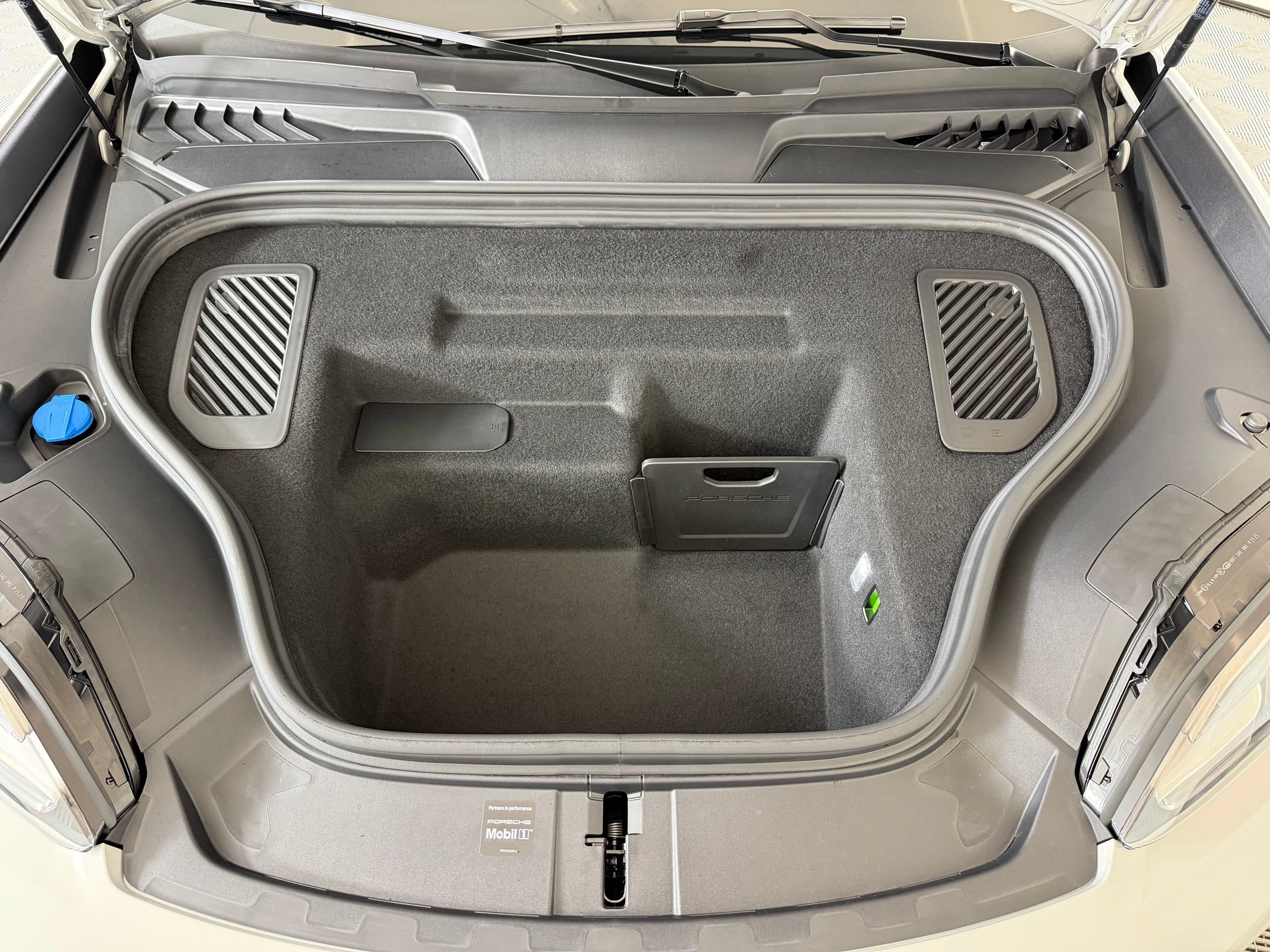 Used 2026 Porsche Macan Electric RWD image 26