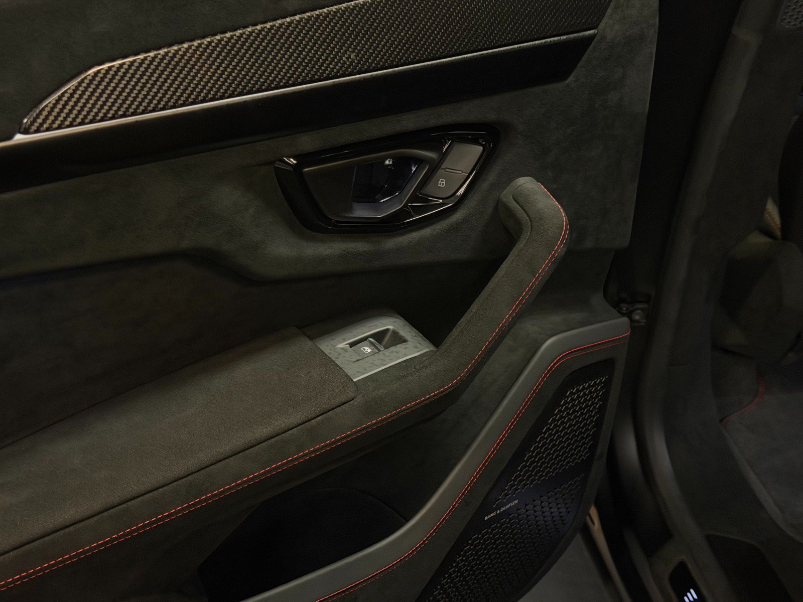 Used 2023 Lamborghini Urus Performante AWD/4WD image 18