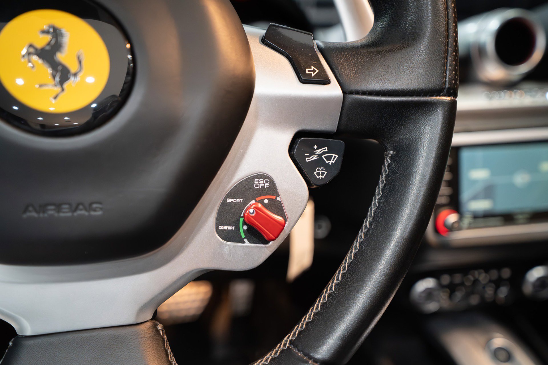 Used 2015 Ferrari California T image 17