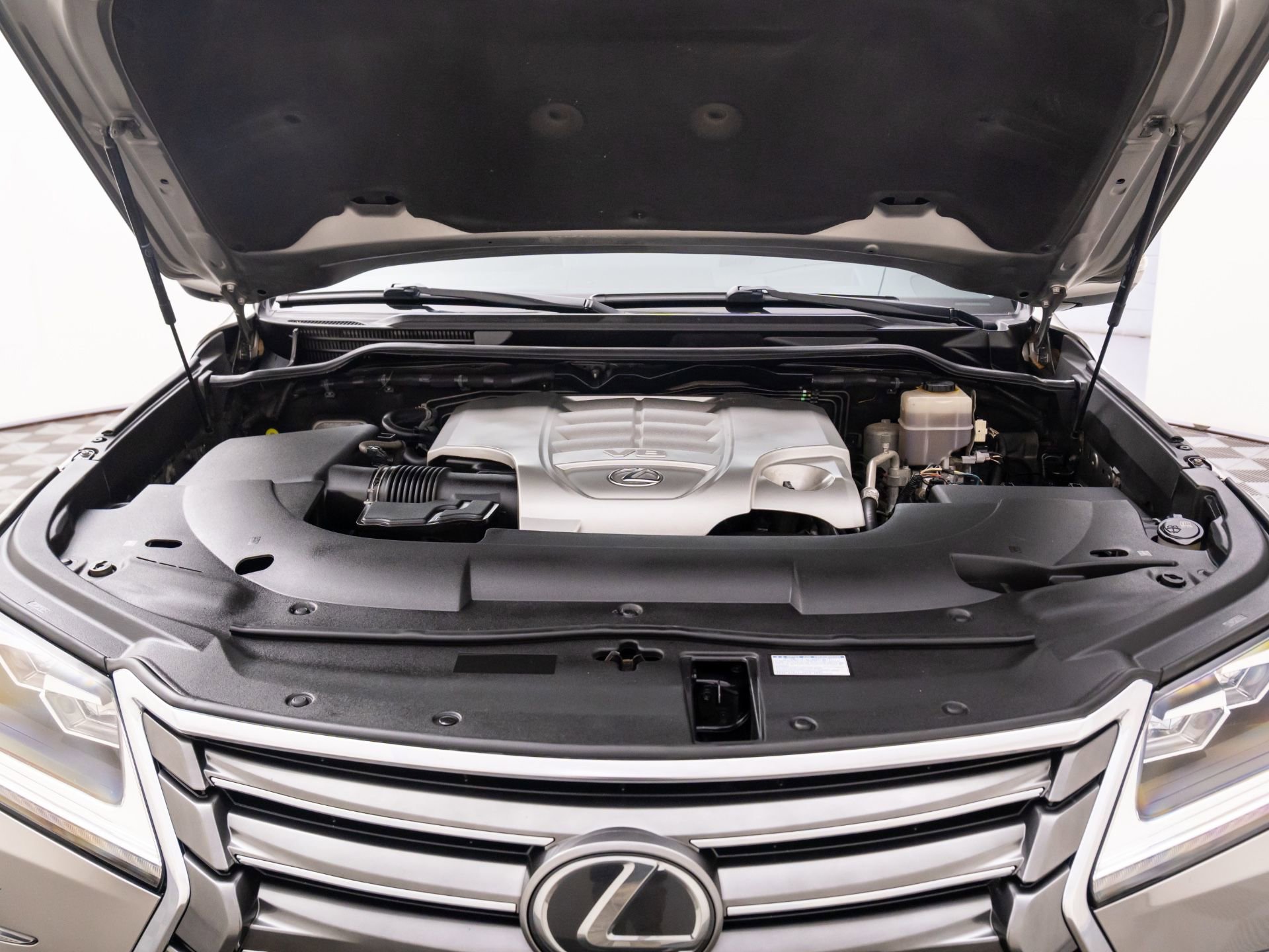 Used 2016 Lexus LX 570 4WD image 31