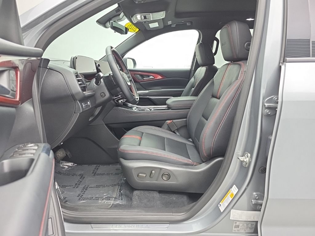 Used 2026 Chevrolet Traverse RS AWD/4WD image 14