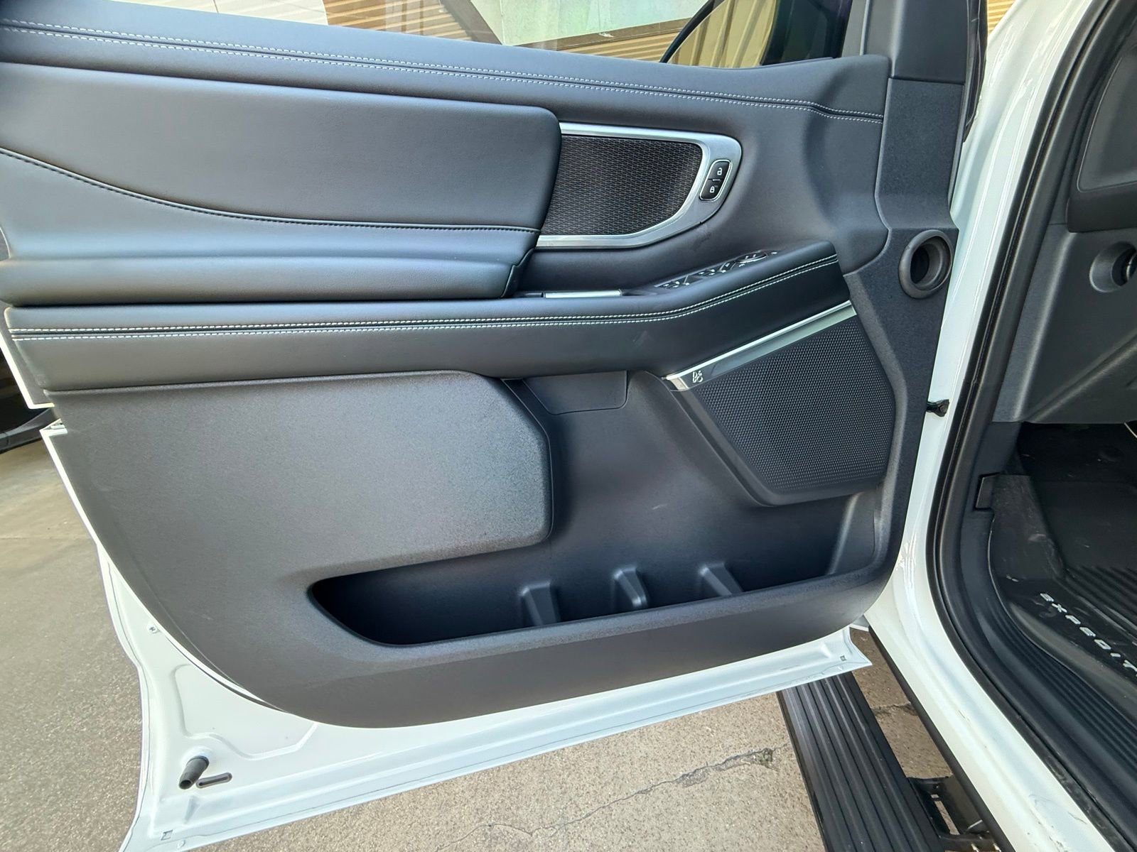 New 2025 Ford Expedition Platinum w/ Stealth Performance Package image 7