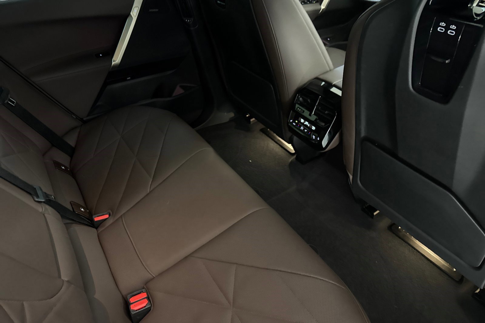 Certified 2023 BMW iX xDrive50 w/ Premium Package image 32