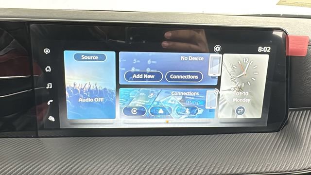 Used 2025 Nissan Kicks SR w/ Illumination Package image 24