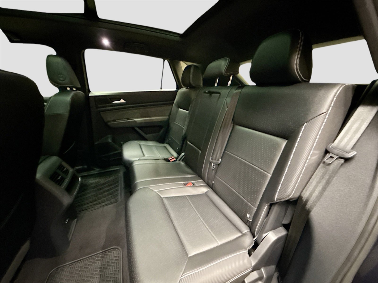 Used 2022 Volkswagen Atlas Cross Sport SEL R-Line image 25