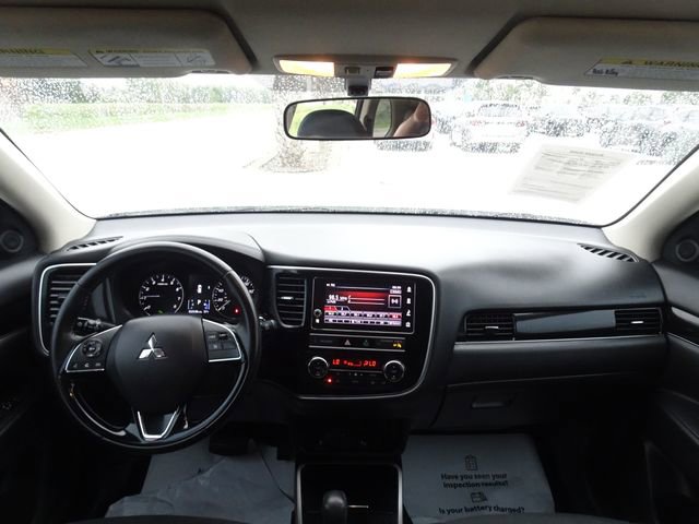 Used 2019 Mitsubishi Outlander SE image 11