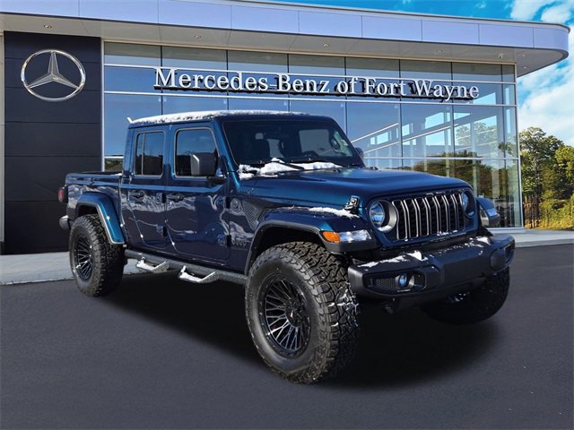 Used 2025 Jeep Gladiator Sport image 1