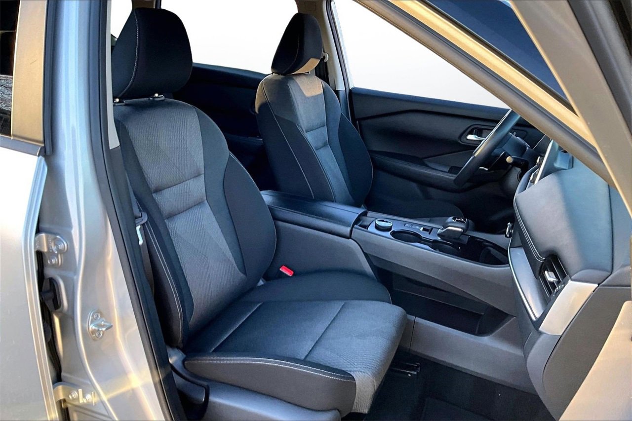 Used 2024 Nissan Rogue SV image 21