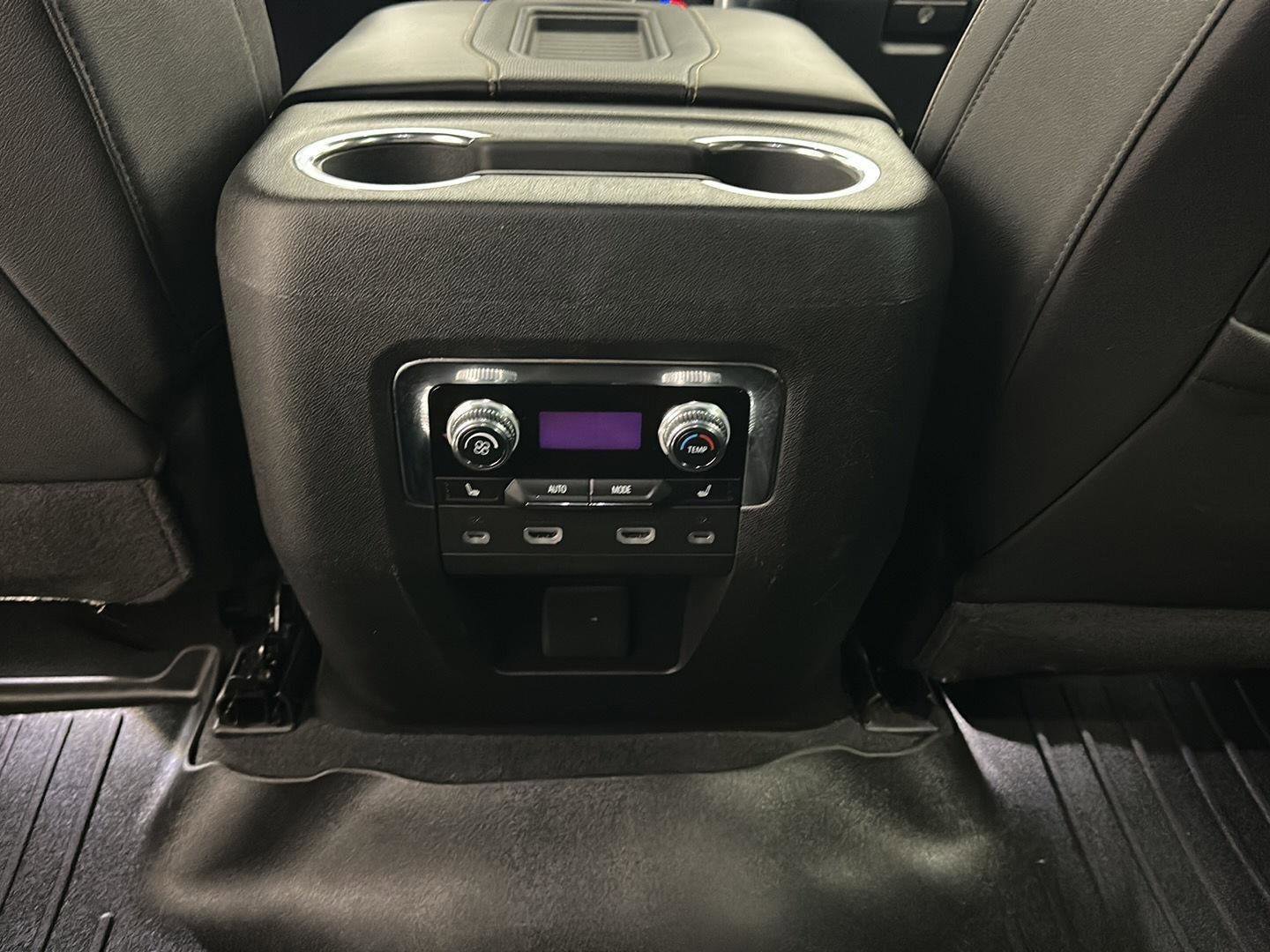 Used 2023 GMC Yukon SLT w/ SLT Luxury Package image 24