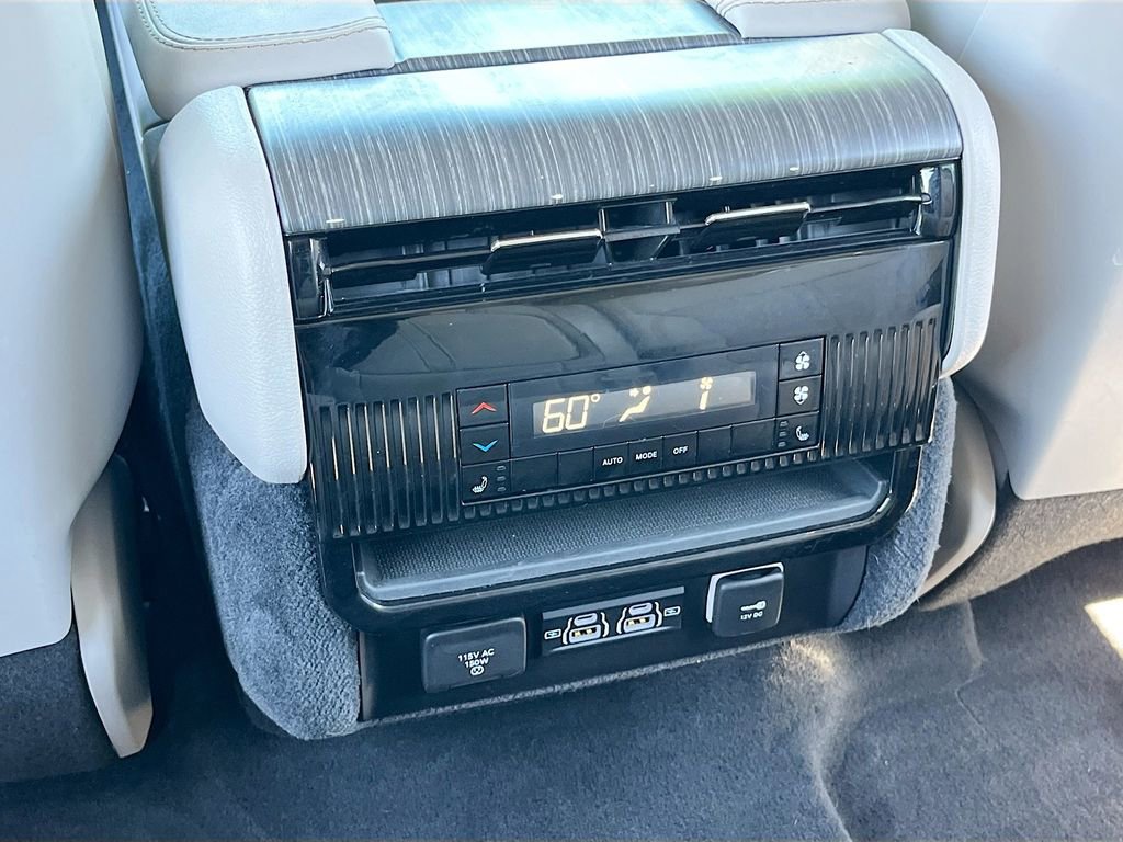 Certified 2024 Jeep Wagoneer L Series III w/ Premium Group I image 27