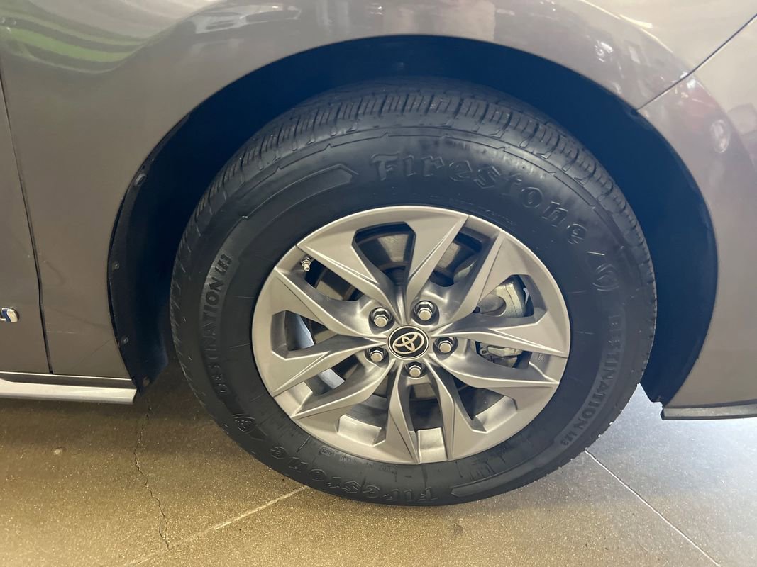 Used 2021 Toyota Sienna LE image 67