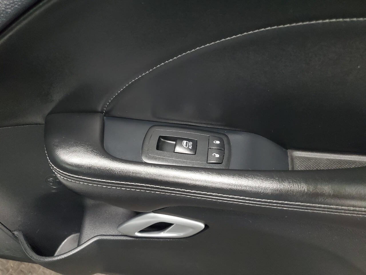 Used 2015 Dodge Challenger SXT Plus w/ Driver Convenience Group RWD image 14