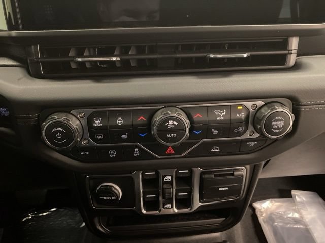 New 2026 Jeep Gladiator Sport AWD/4WD image 14