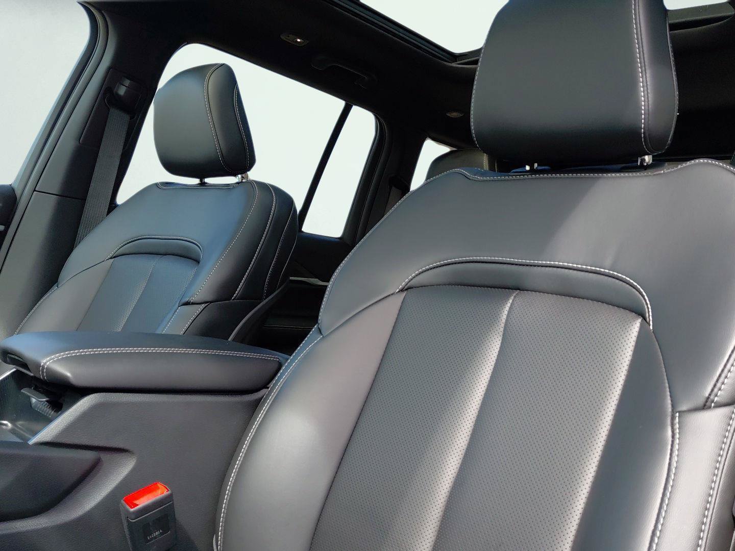 New 2026 Jeep Grand Cherokee Limited w/ Luxury Tech Group II AWD/4WD image 9